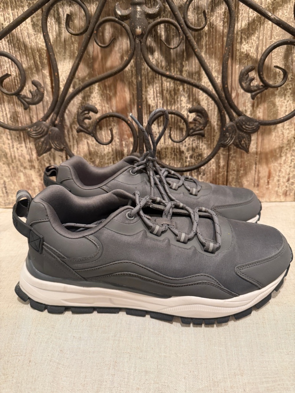 Steve Madden Joust Sneakers in a sleek, monotone dark grey 9.5 new shoes